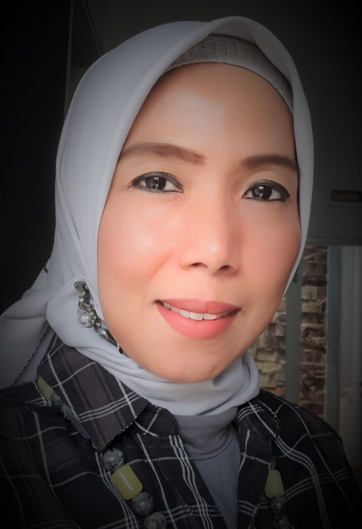 dr. Yenny Raflis Sp.DVE, FINSDV