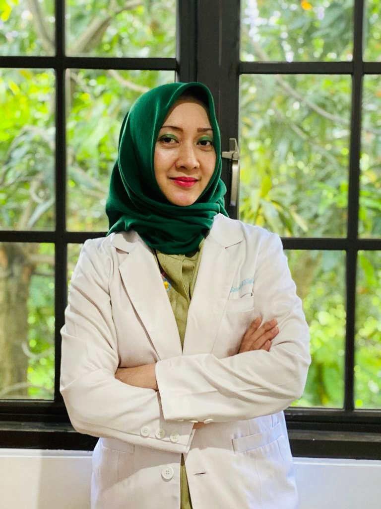 Dr.dr.Hj Ratna Komala Dewi Sp.DVE, MKes,FINSDV,FAADV